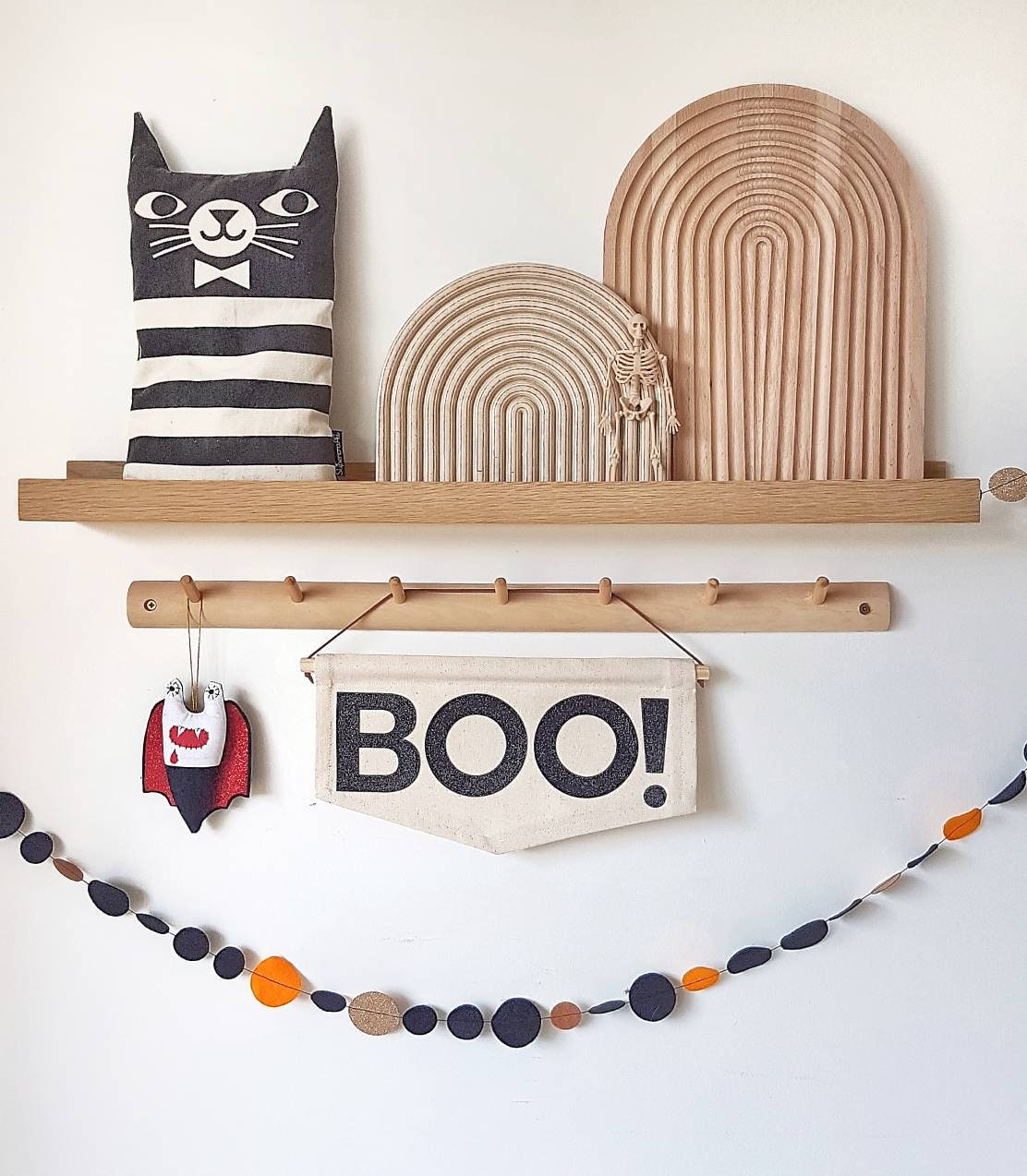 Mini BOO! banner in black glitter fabric