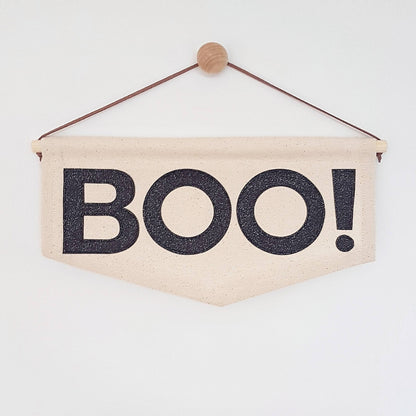 Mini BOO! banner in black glitter fabric